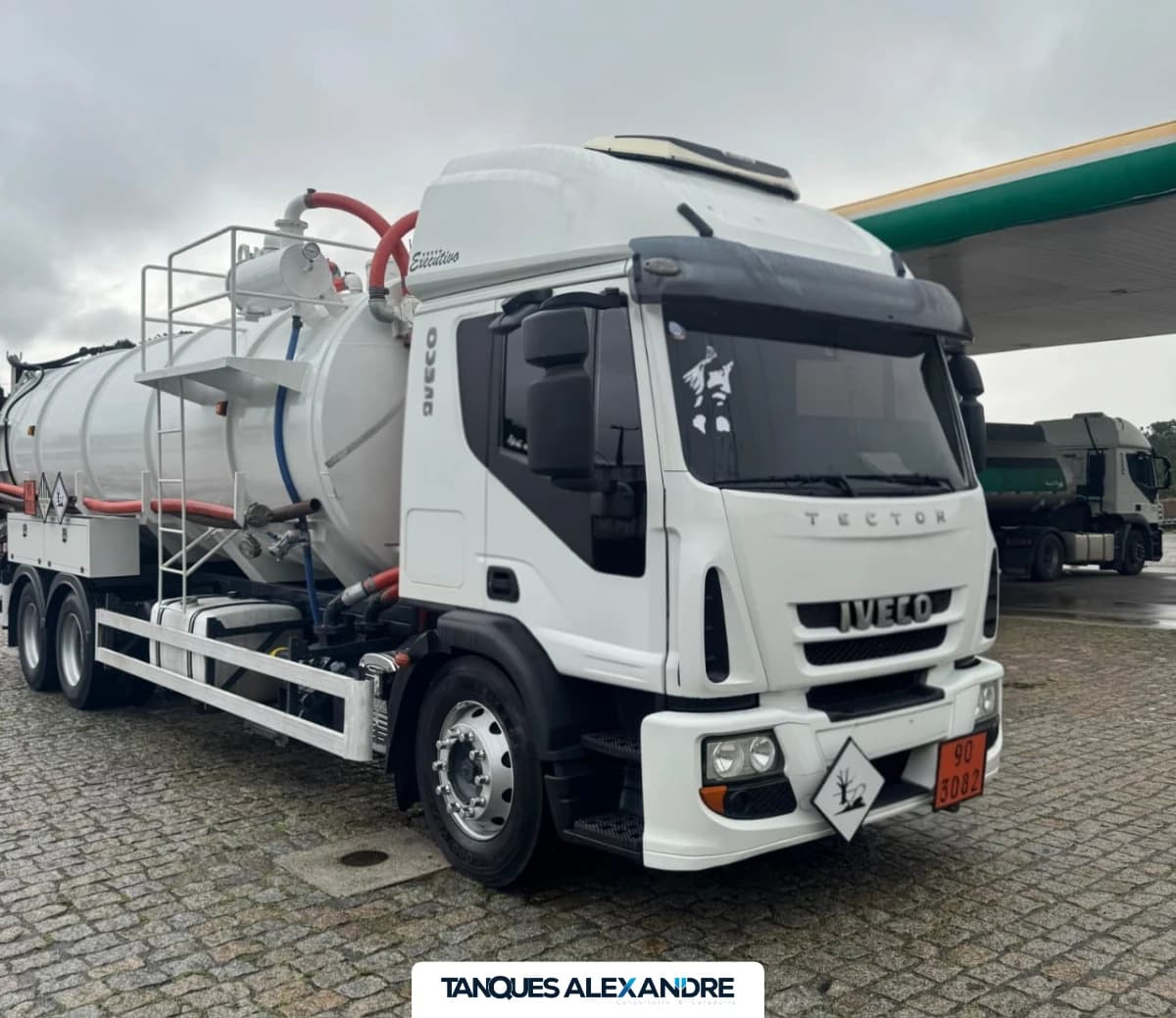 Caminhão Combinado Vácuo e Hidrojato 20m³ - Iveco Tector 240e28 (6x2)