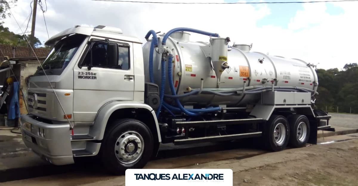 Volkswagen 23-250 com equipamento combinado