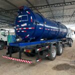 Mercedes Atego com equipamento vácuo