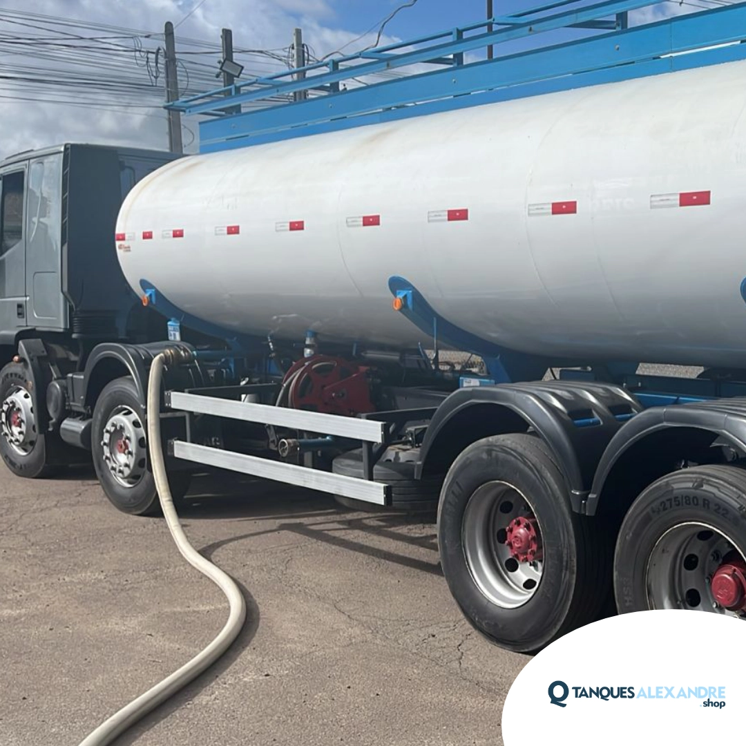 IVECO TECTOR 240E22 COM TANQUE PIPA 20 M3